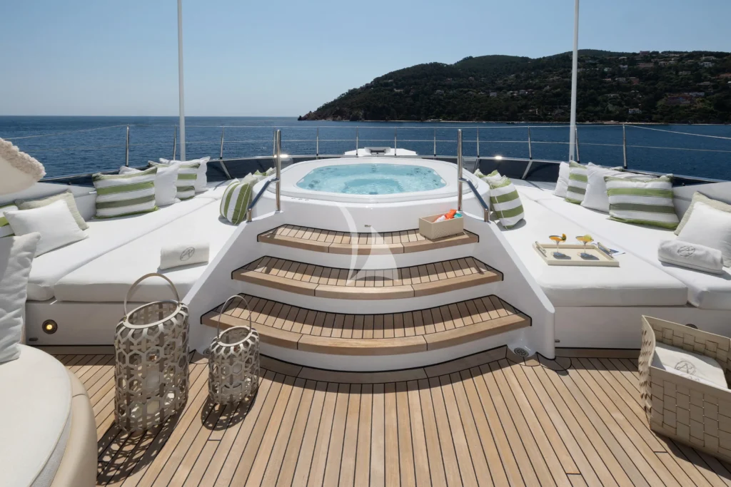 Sundeck Jacuzzi