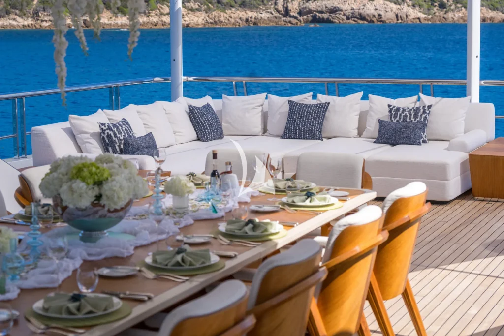 Sundeck Aft Seating