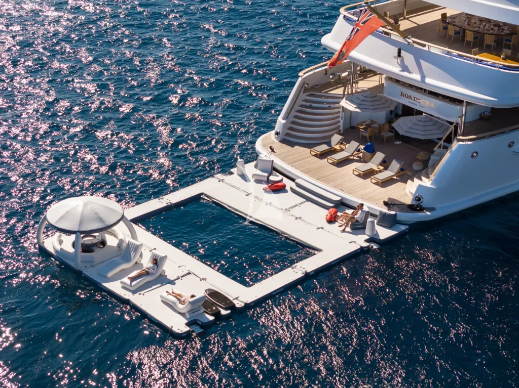 Beach club + sea pool + floating plaform setup