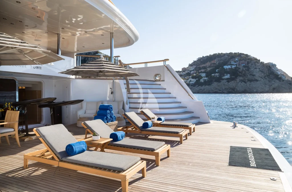 Beach club + swim platform