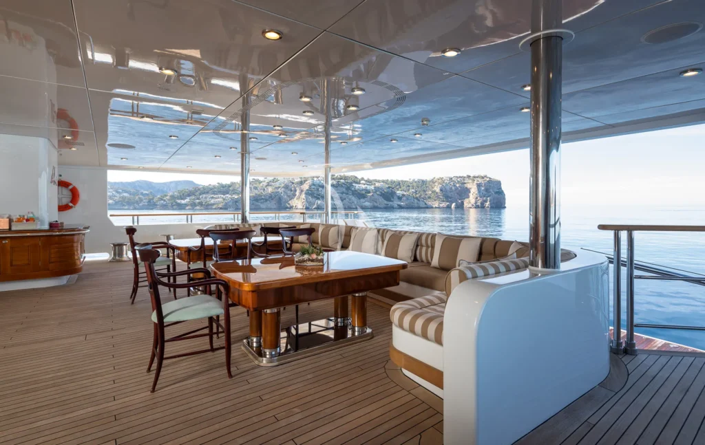 Main deck aft