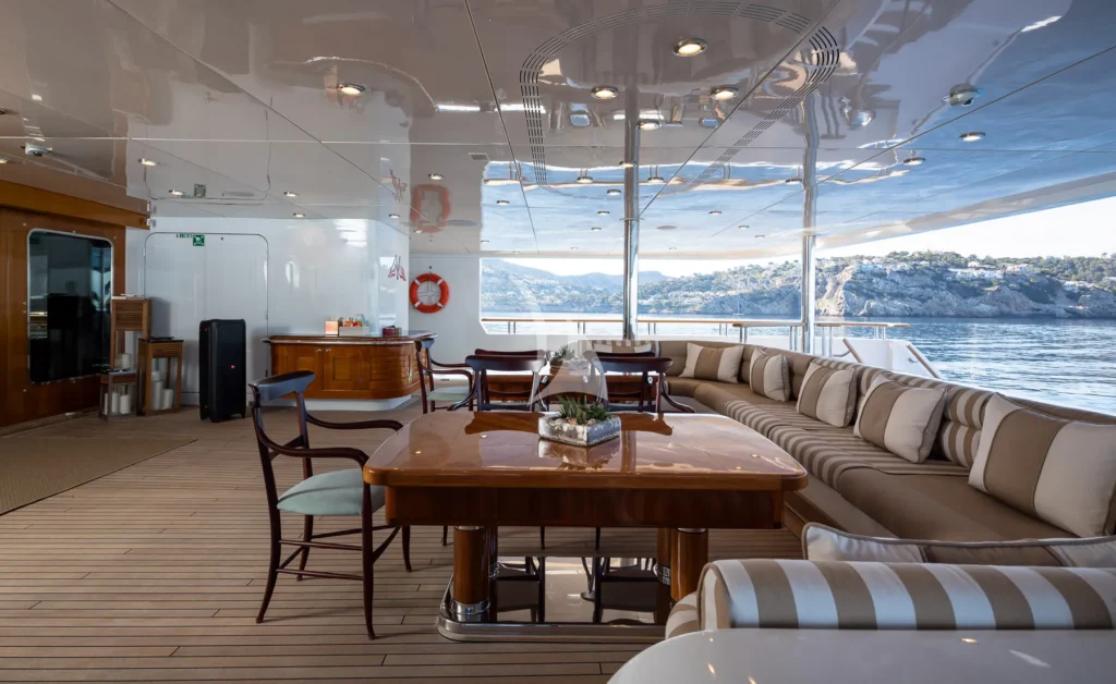 Main deck aft
