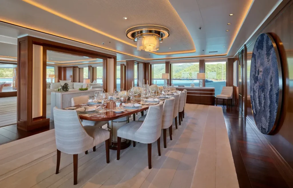 Main deck dining