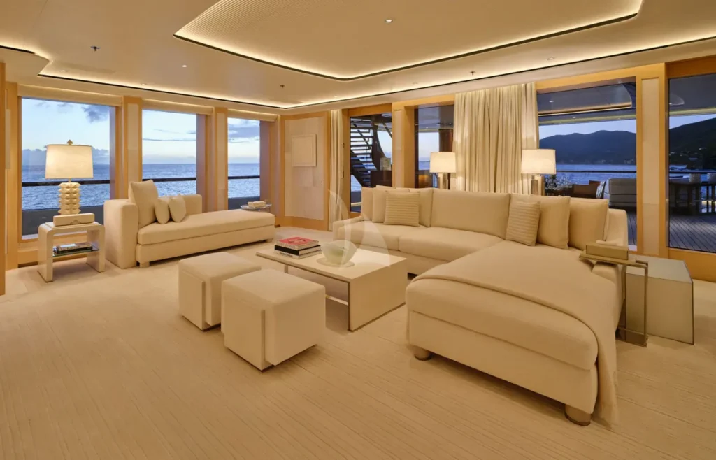 Owner's deck saloon