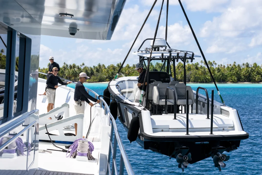 9m Custom tender with center consul, Boston Boatworks 30ft