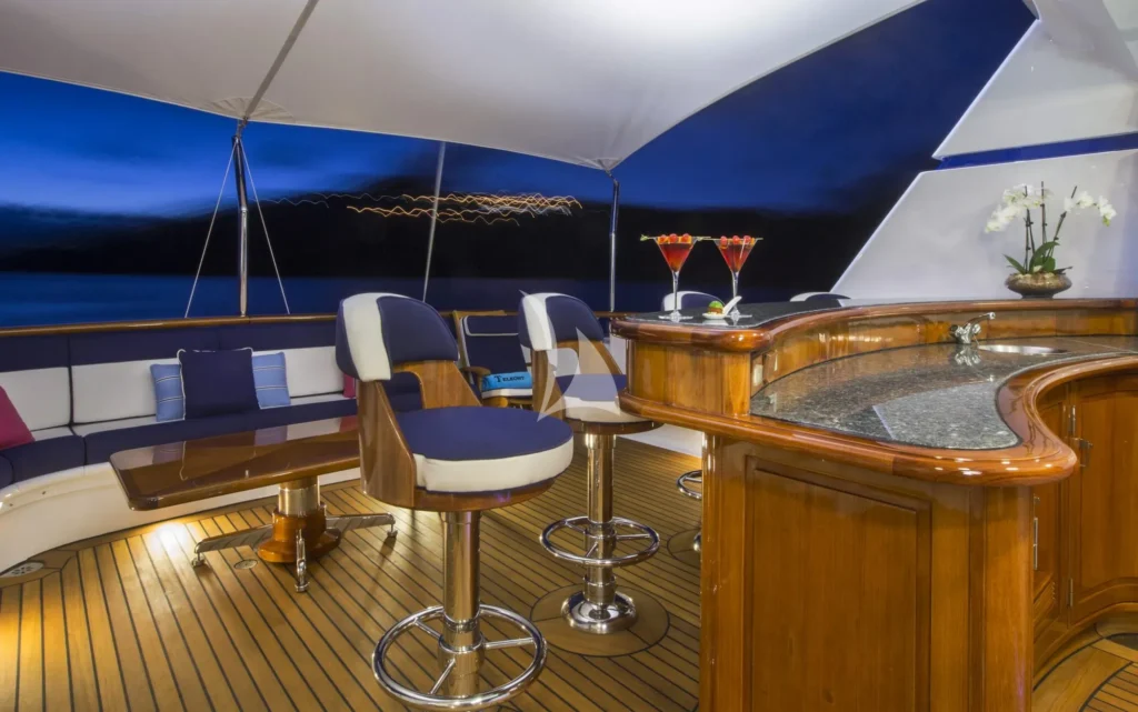 Sundeck bar