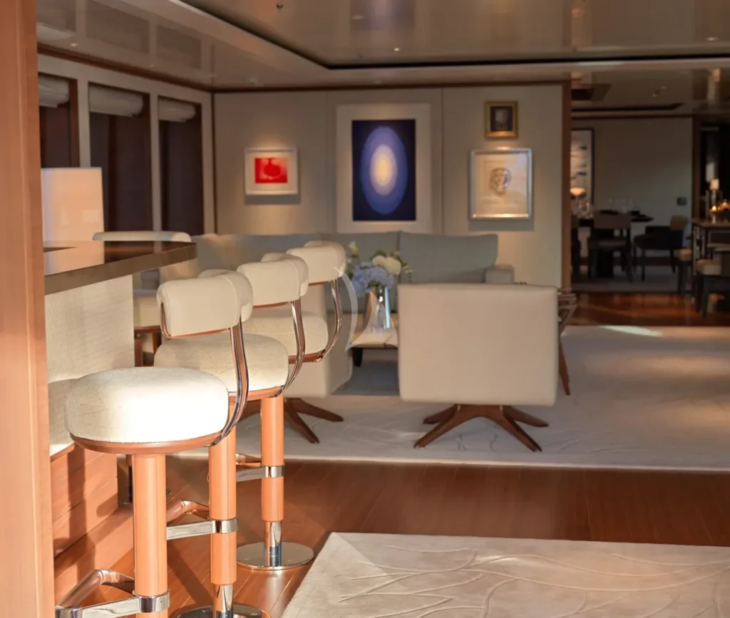 Main salon bar