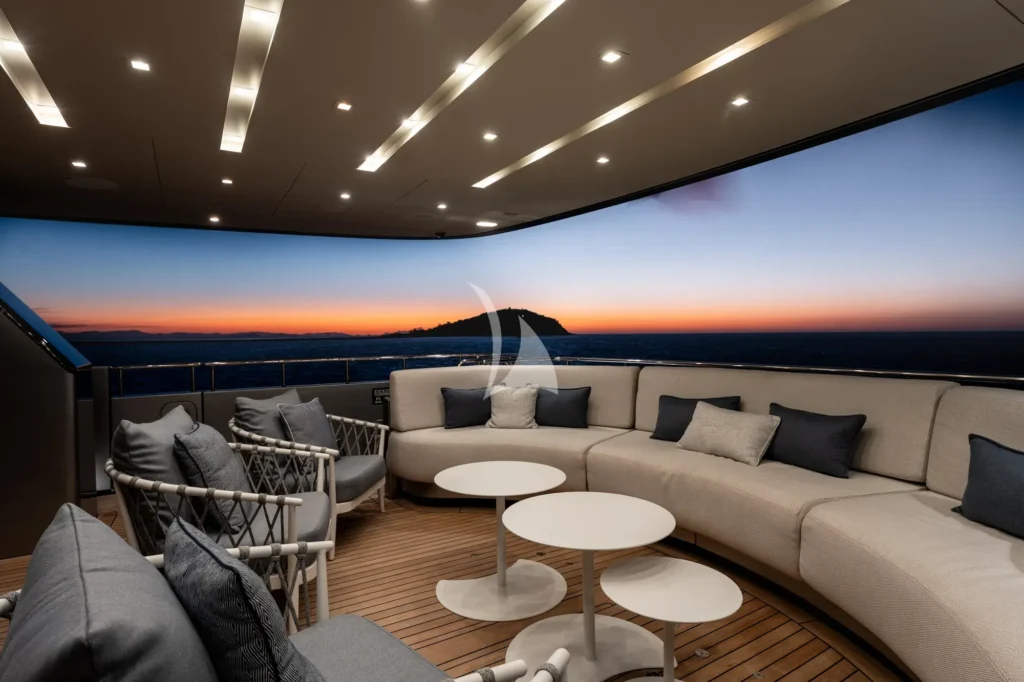 Main deck aft