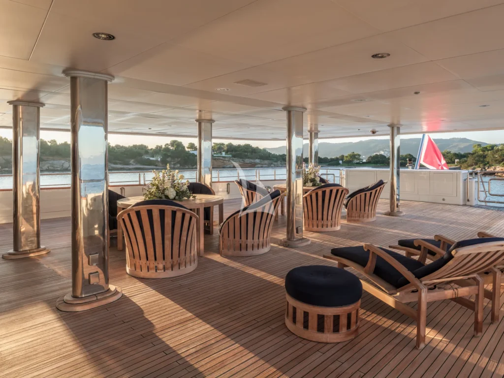 Main deck aft