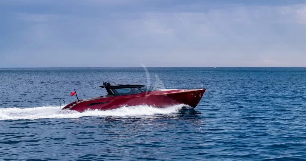 Luna Chase Tender