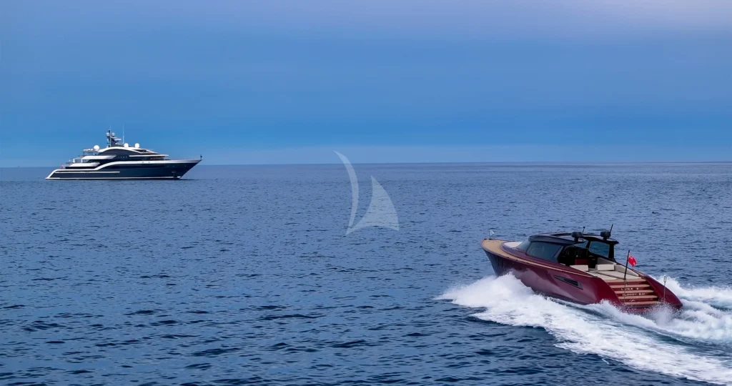 Luna Chase Tender