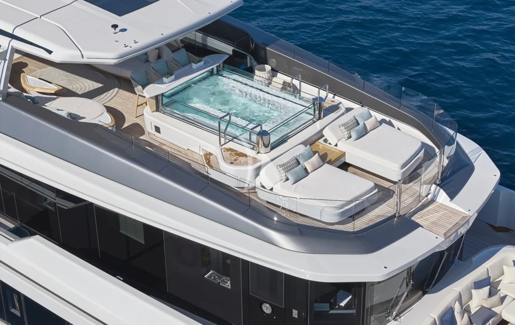 Sun Deck - Jacuzzi