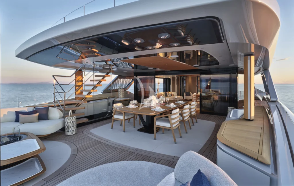 Upper Deck - dining
