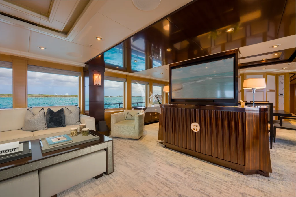 Main Salon TV