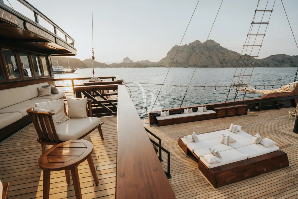 Upper deck seating area