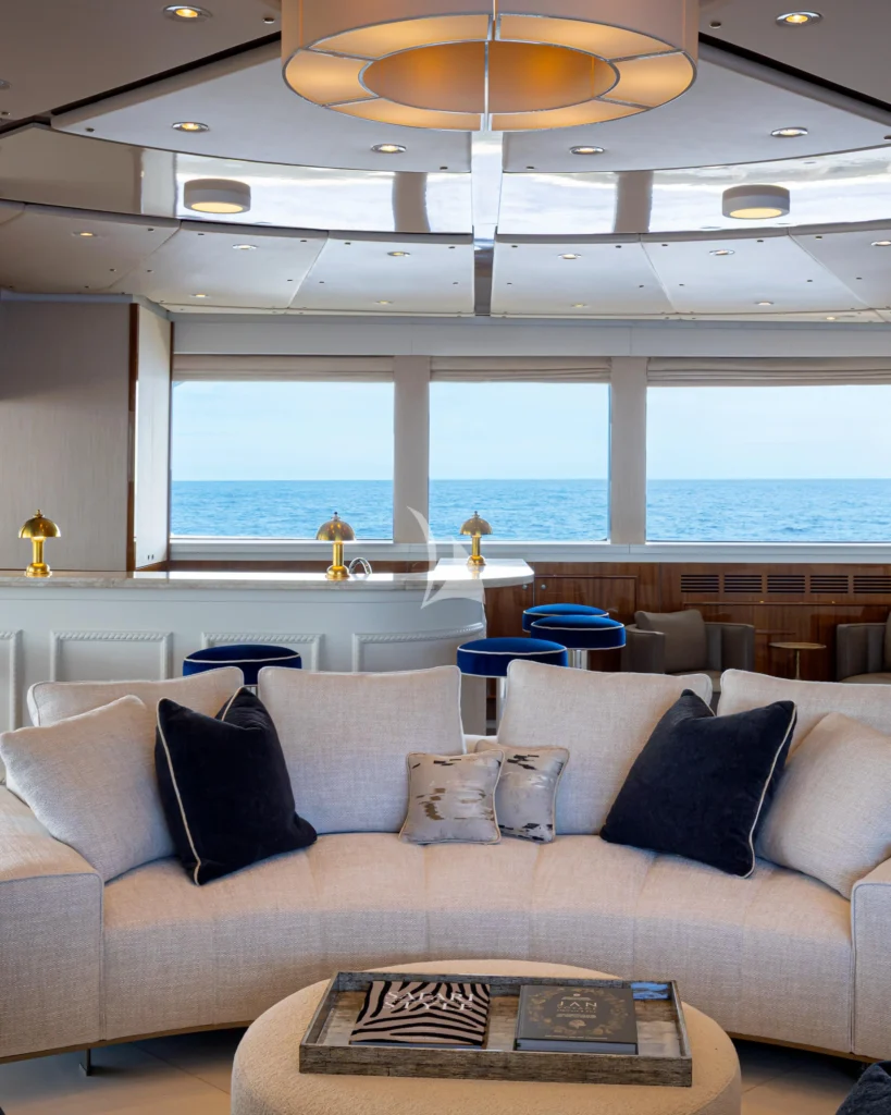 Upper Deck - Bar & Salon