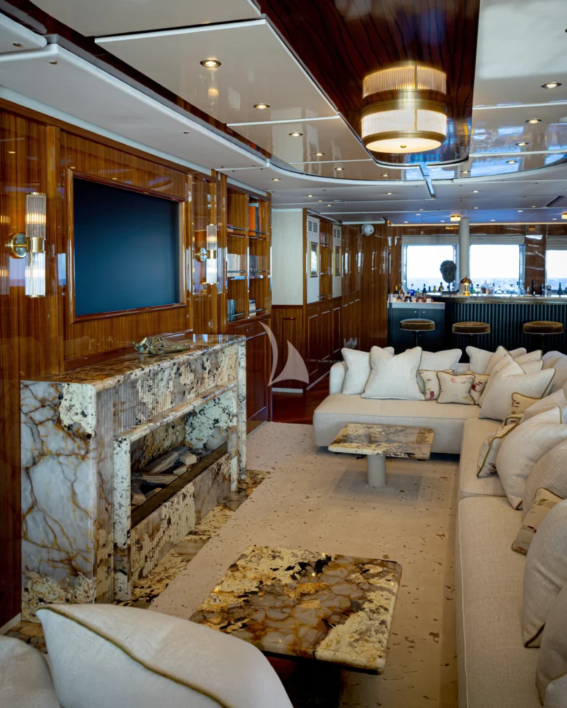 Main Deck - Salon