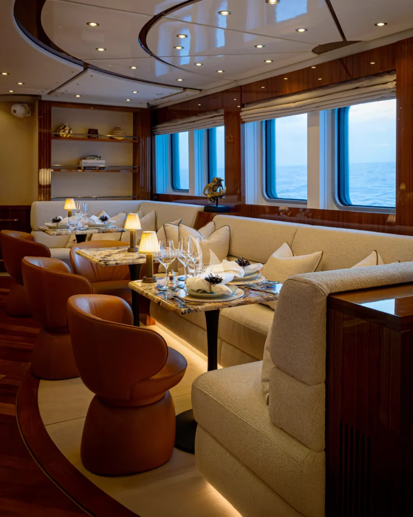 Main Deck - Salon