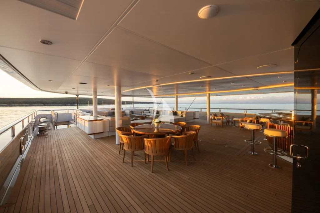 Main deck aft