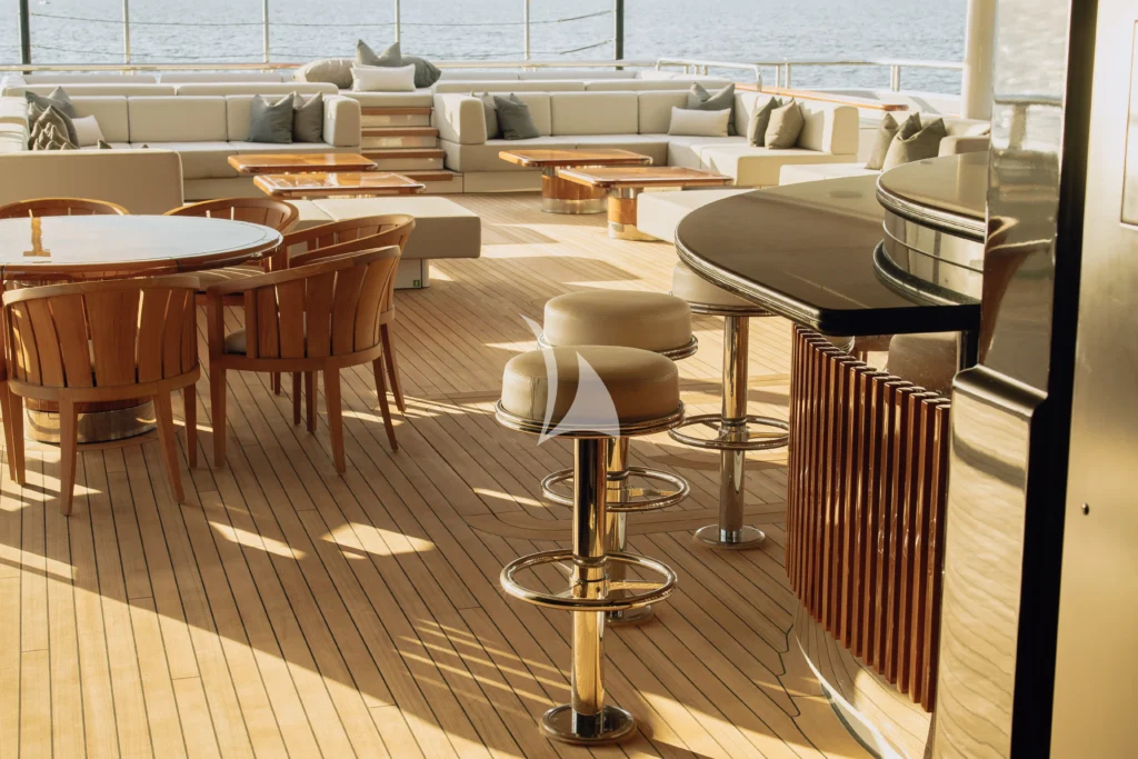 Main deck aft bar