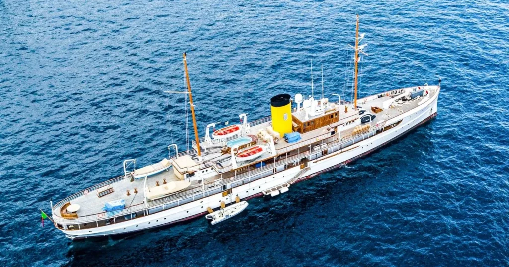 SS DELPHINE photo 2