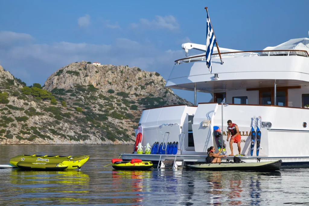 Integrated access to swim platform