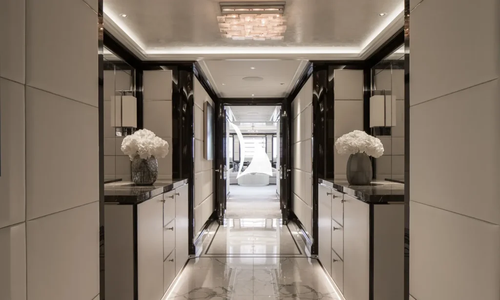 Owner's deck - Hallway