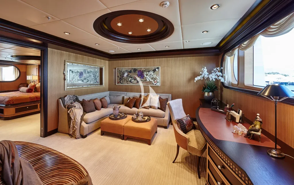 Master Suite - Private Lounge